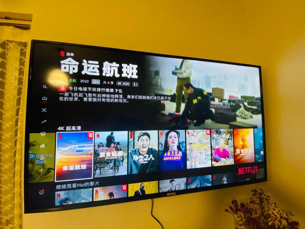地铁站旁,免费停车位,距机场15分钟车程,独享80平米露台和美景,星空帐篷,舒适淋浴,宽敞3间房3张双人床公寓 Афіни Екстер'єр фото
